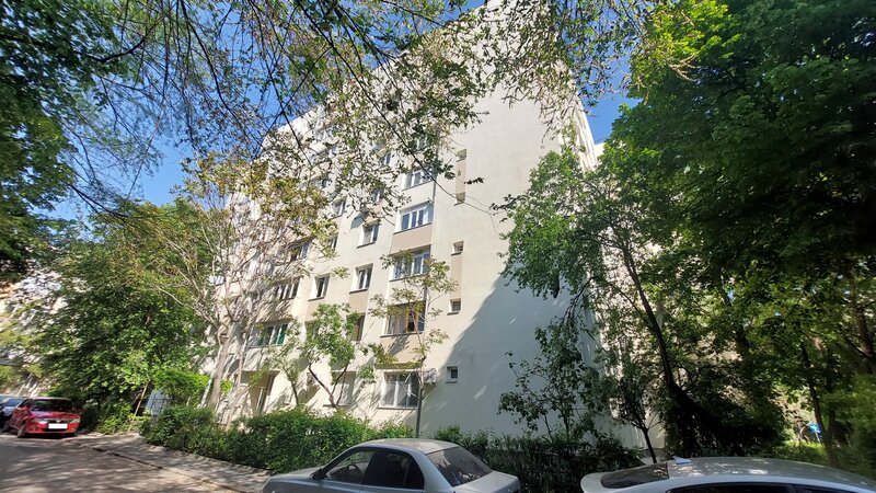 Bd. Chisinau, Apartament 4 camere, et. 5/8, bloc 1984, reabilitat 2026.
